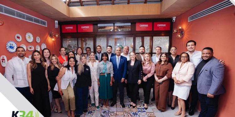 Ministro de Energía y Minas presenta planes y retos del sector energético en encuentro de La Mesaza