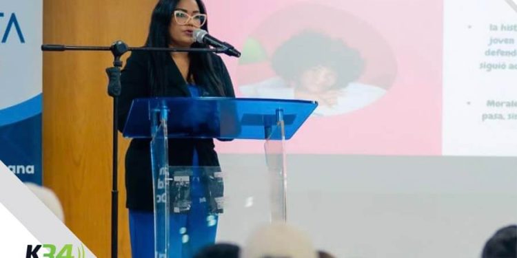 Walddy Lina Polanco imparte charla “Las mejores historias se escriben en silencio” en el Datathon 2025