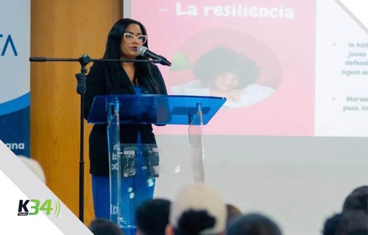 Walddy Lina Polanco imparte charla “Las mejores historias se escriben en silencio” en el Datathon 2025