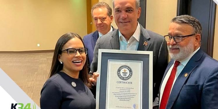 Presidente Luís Abinader felicita a Restaurante Amigos por récord Guinness en Aniversario FDC