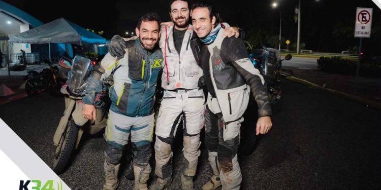 Tres pilotos de motocicleta dominicanos recorren todo el país en tiempo récord