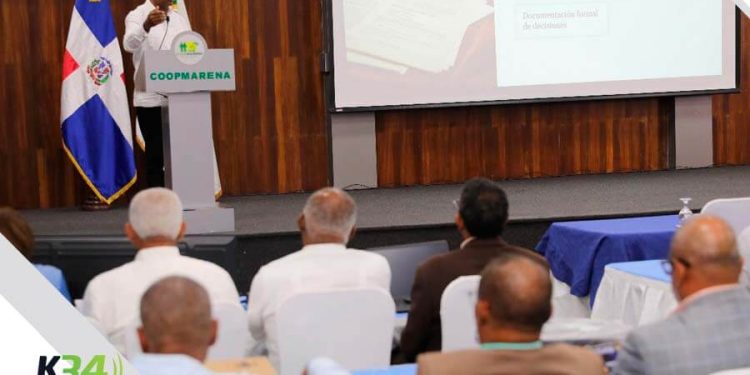 Julito Fulcar dicta conferencia magistral al sector cooperativo en Juan Dolio