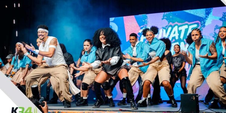 Delegación del Tate Modern conoce la obra de Iván Tovar en visita a República Dominicana