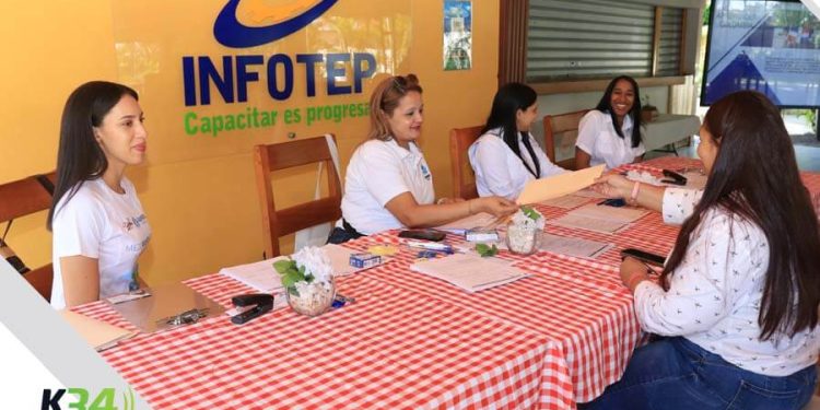 Jornada de empleo de INFOTEP y Grupo Ramos selecciona a 59 aspirantes para nueva tienda en Tenares