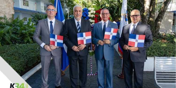 UNAPEC inicia el Mes de la Patria con homenaje a Juan Pablo Duarte y reafirma su compromiso con la formación cívica