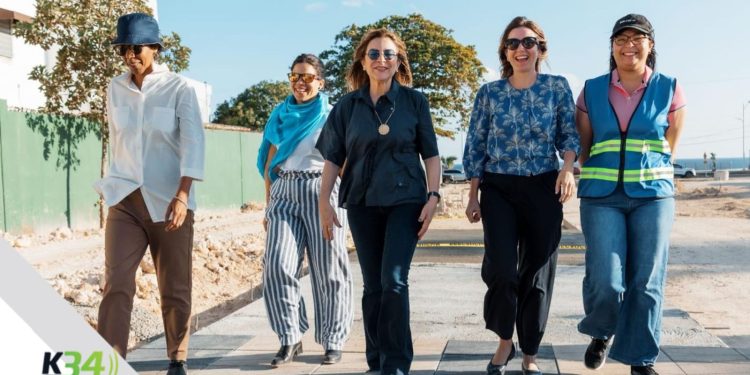 Carolina supervisa avances en construcción del Malecón Deportivo y del Paseo 30 de Mayo