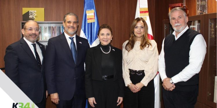 Carolina resalta labor de los dominicanos residentes en el exterior durante su visita a Japón