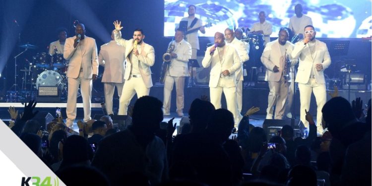 Grupo Niche canta tantos éxitos que el público se quedó hasta el final