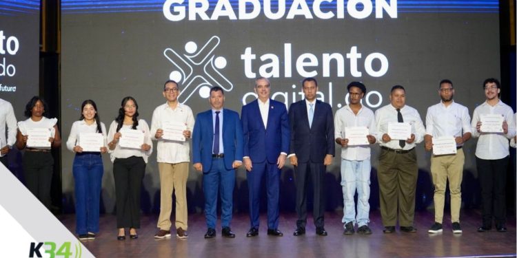 5 mil nuevos talentos digitales se gradúan en acto encabezado por el presidente Abinader