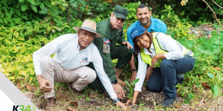 Alcaldía del DN realiza jornada de reforestación y limpieza de plásticos por Día Mundial de los Humedales