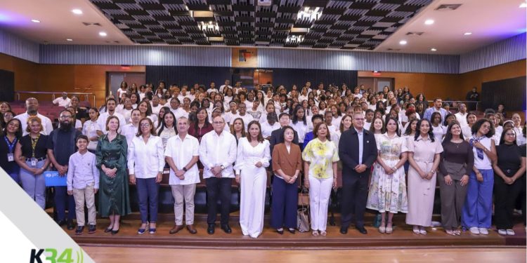 Supérate gradúa 384 adolescentes de la Estrategia de Formación Técnico Vocacional