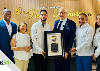 La Otra Banda honra a Pedro Richardson y designa la Sala Capitular con su nombre