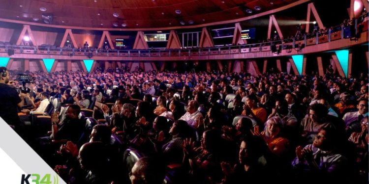 Más de 1,000 personas se unen en devocional musical interreligioso de Pascua organizado por La Iglesia de Jesucristo