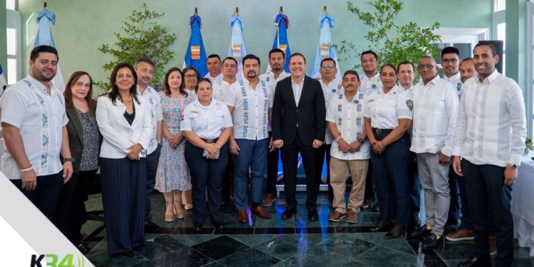 APORDOM y Comisión Portuaria de Guatemala firman acuerdo para fortalecer la cooperación portuaria.