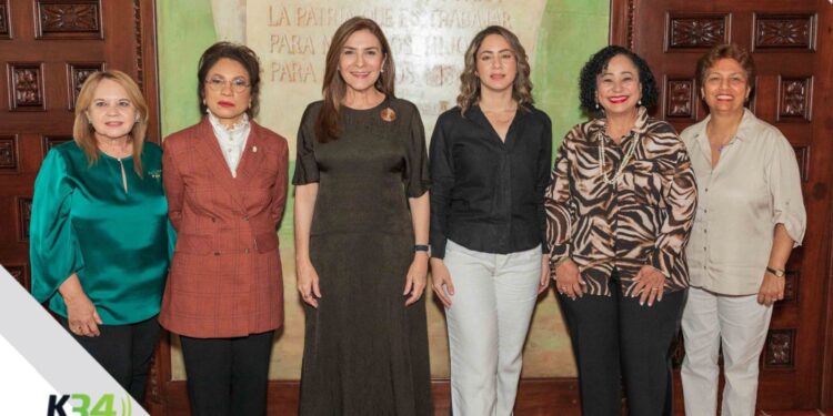Reconocen al Palacio Consistorial como lugar del primer voto femenino de ensayo en RD