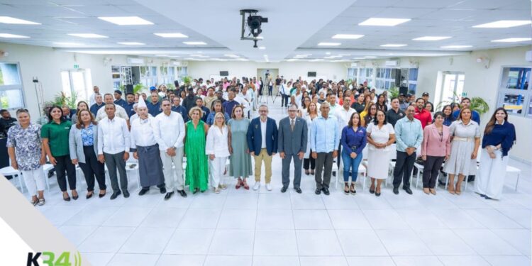 Chefs de Islas Baleares exponen pilares de la hospitalidad en Conferencia Magistral del INFOTEP