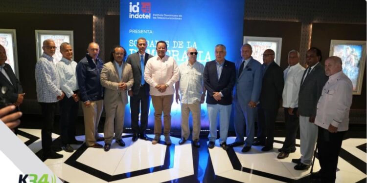Alberto Zayas estrena documental sobre la historia democrática dominicana