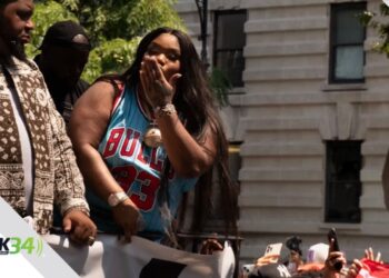 La Biggie desata la euforia en la Parada Dominicana del Bronx y celebra con orgullo sus raíces dominicanas