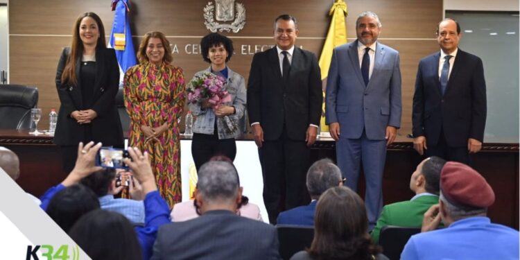 JCE reconoce a la cedulada número 3 millones y anuncia se elimina restricción del mes de cumpleaños para renovar cédula