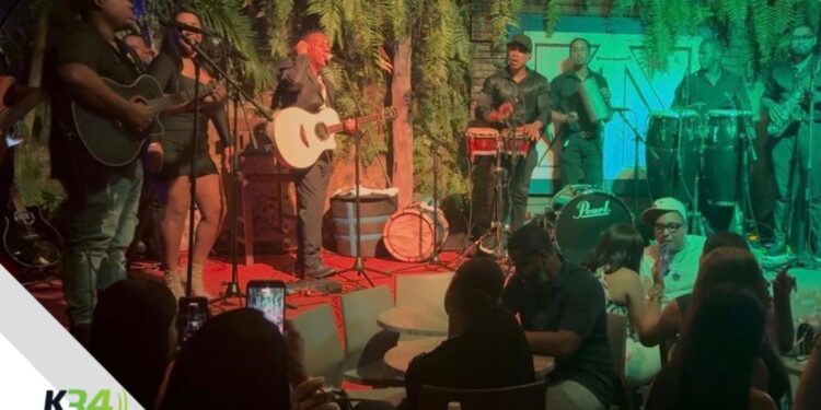 Jean Luis Fortuna rinde tributo a Antony Santos en Casa de Teatro