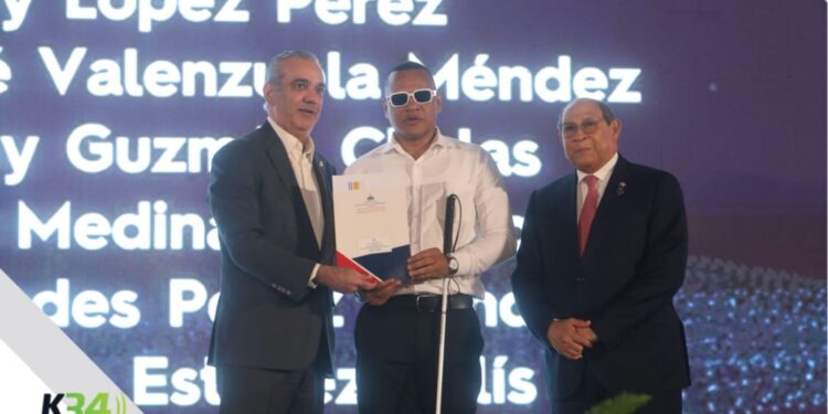 MESCYT otorga unas 1,500 becas y deja iniciado programa "Excelencia sin Barreras"