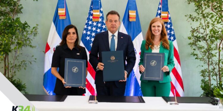 Embajadora de los Estados Unidos ofrece recepción para celebrar que la República Dominicana se una al Consenso de Ginebra 