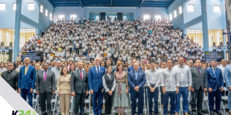 Santos Badía destaca respaldo del Gobierno a política de becas para ampliar oportunidades de formación