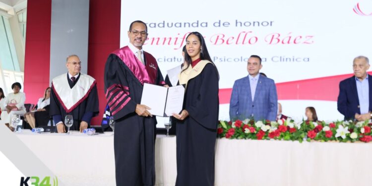 UFHEC celebra su cuadragésima novena graduación ordinaria con 1,747 nuevos profesionales; el 74 % son mujeres