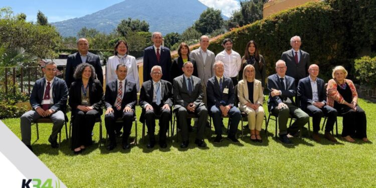 Universidad del País Vasco reconoce a Franklin García Fermín por sus aportes a la consolidación de la Red Latinoamericana de Posgrado