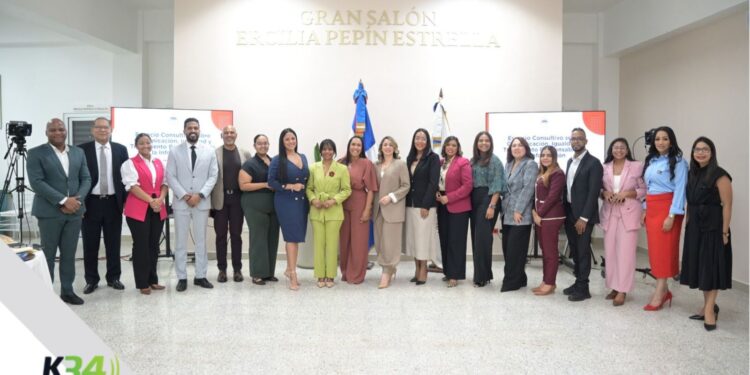 Ministerio de la Mujer realiza encuentro con medios para fortalecer la prevención de la violencia