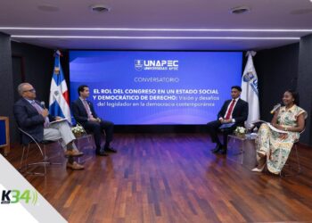 Omar Fernández solicita mayor fiscalización y equilibrio en el Congreso durante conferencia en Unapec