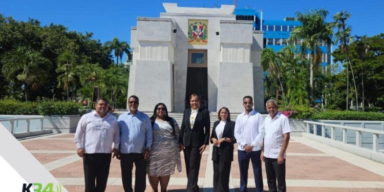 SODOMEDI conmemora octavo aniversario con ofrenda floral en el Altar de la Patria
